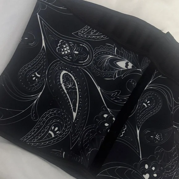 Luxx Curves Black  Waste trainer - Picture 5 of 5